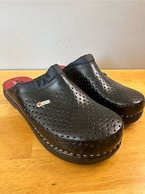 LEON Medikal PU100 Leather Anatomical Clogs Size 39 (US 8/8.5) Black